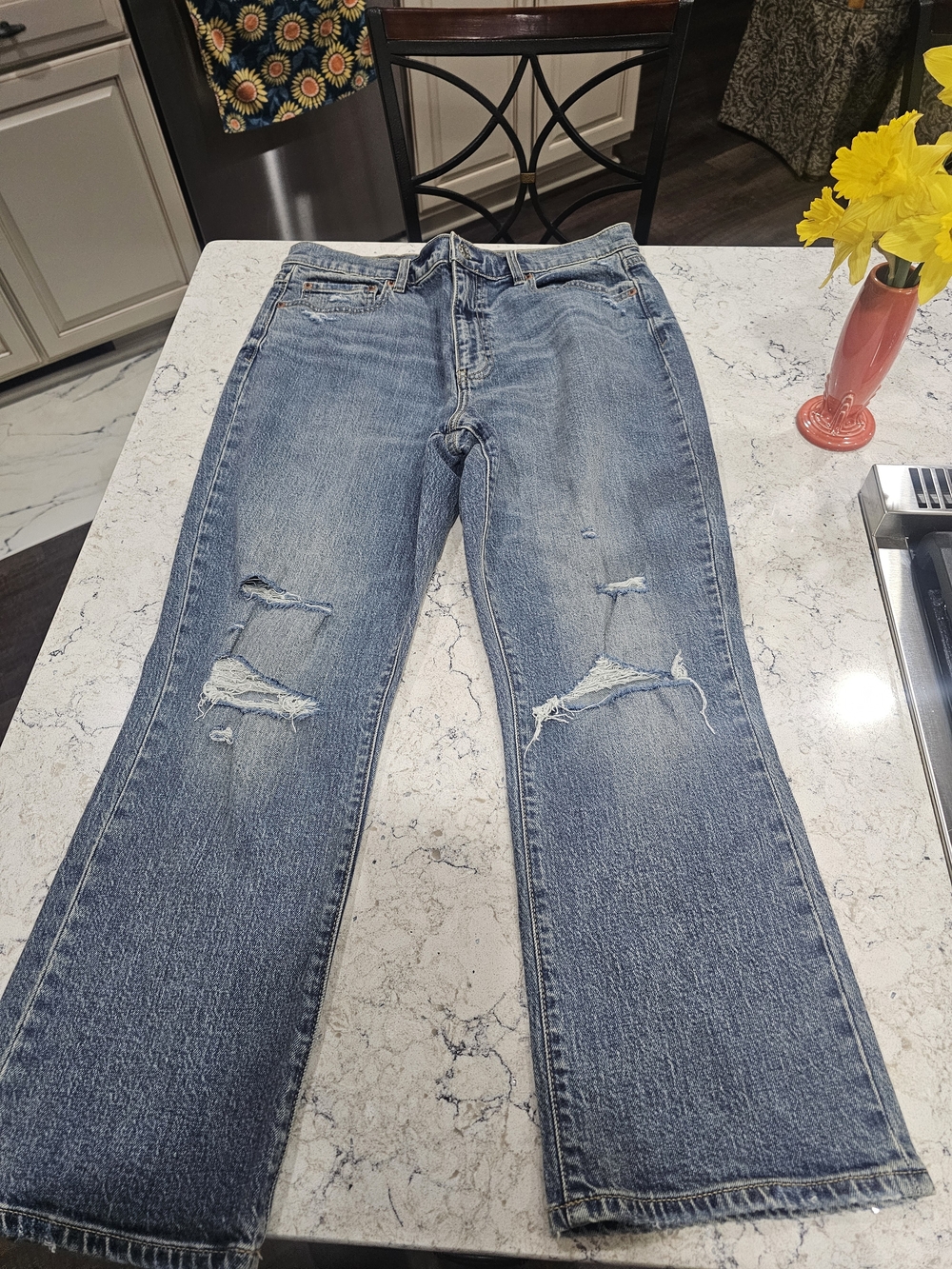 Women’s Mid-Blue Distressed Straight-Leg Jeans